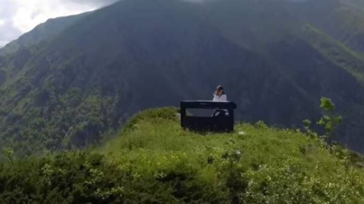  Kaçkar Dağı'nda piyanoyla klip