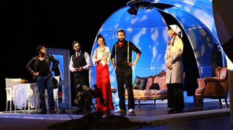  Peyami Safa'nın 'Yalnızız'ı tiyatro sahnesinde
