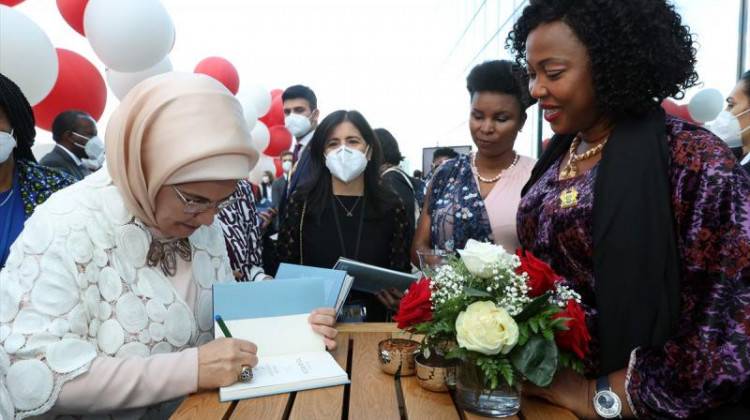    Emine Erdoğan, 'Afrika Seyahatlerim' kitabının tanıtımını New York’ta yaptı