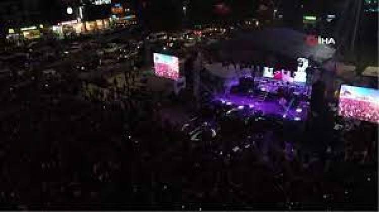  MaNga Bağcılar’da 80 bin kişiye konser verdi