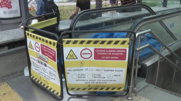 Ünalan Metro İstasyonu’nda Yürüyen Merdiven Kırıldı