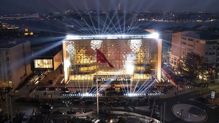 "Kaotik Kentin Gölgesinde Manzara" sergisi 20 Haziran'da AKM'de açılacak