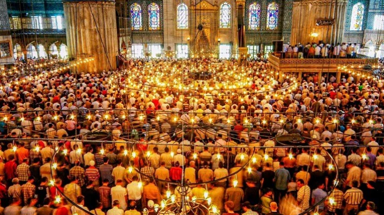Mevlid Kandili’nde hangi ibadetler yapılır, hangi dualar okunur?