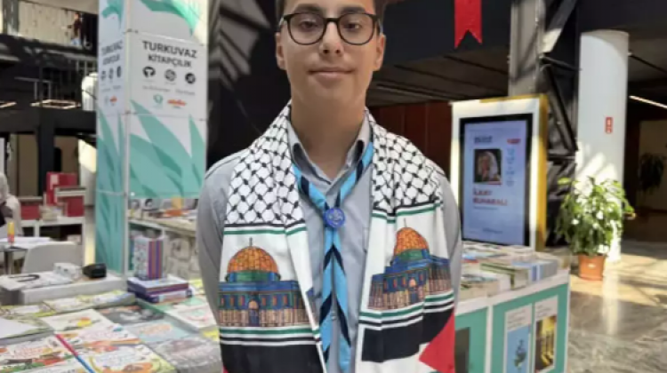  Kocaeli’de kitaplar yine ağaçlarda açtı